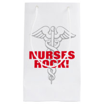 ナースは看護週のパーティの記念品のためのギフトバッグを揺すります
