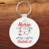 ナースは馬鹿を直せないが落ち着ける キーホルダー (正面)