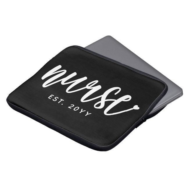 ナースエストカスタムタイポグラフィナースRN卒業 ラップトップスリーブ (正面上部)