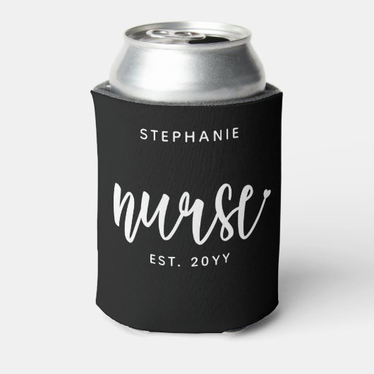 ナースエストカスタムタイポグラフィナースRN卒業 缶クーラー (缶裏面)