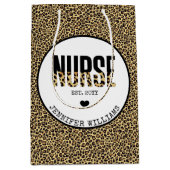 ナースエストパーソナライズされたチーターRN卒業 ミディアムペーパーバッグ (正面)