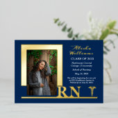 ナースエレガントRNカドゥセウス写真卒業ブルー 箔招待状 (立ち正面)