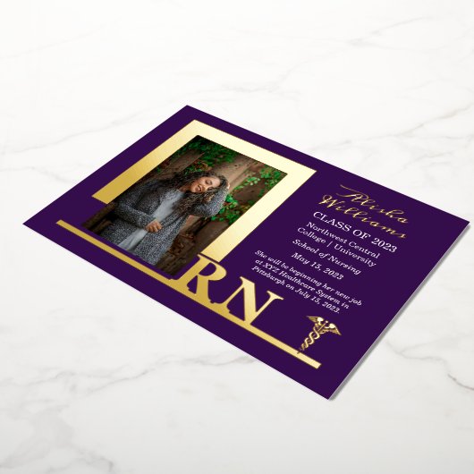 ナースエレガントRNカドゥセウス写真院紫 箔招待状 (回転した状態)