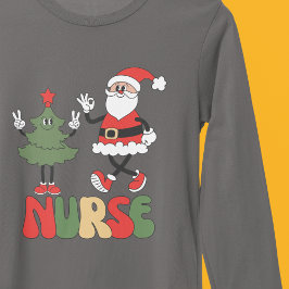 ナースクリスマスレトロサンタクロースアンドツリー Tシャツ