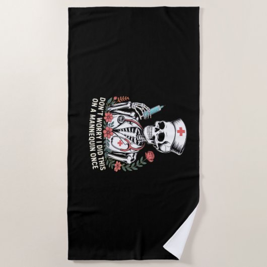 ナーススケルトンジョークユーモア半開きエッセンシャルT-Sh ビーチタオル (正面)