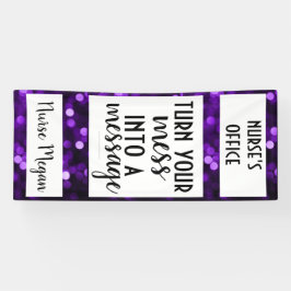 ナースドアの装飾；紫の《写真》ぼけ味；メッセージに混乱 横断幕