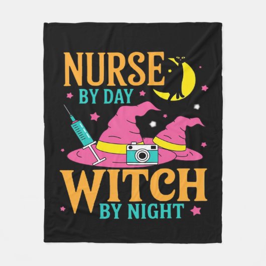 ナースバイデイウィッチバイナイトキャットハロウィンクラシック フリースブランケット (正面)