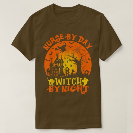ナースバイデイウィッチバイナイトハロウィーンレトロサンセット Tシャツ (デザイン正面)