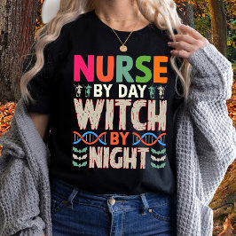 ナースバイデイウィッチバイナイトハロウィーン看護 Tシャツ