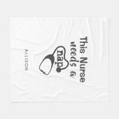 ナースパーソナライズされたは昼寝聴診器ホワイトが必要 フリースブランケット (正面(横))