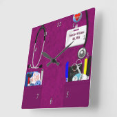 ナースパーソナライズされたスクラブズインダークピンク スクエア壁時計 (傾斜)