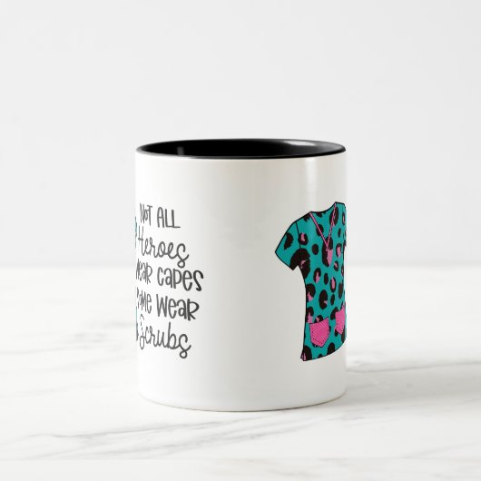 ナースモダンタイポグラフィスーパーヒーロースクラブことわざ ツートーンマグカップ (中央)