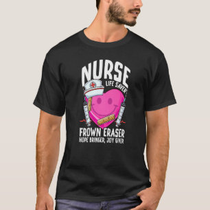 ナースライフセーバー眉をひそめた消しゴム看護学校ER Nu Tシャツ
