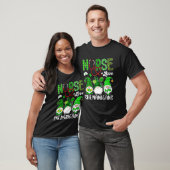 ナースラブシェナニおもしろいガン格言St patricksダ Tシャツ (ユニセックス)
