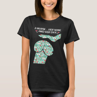 ナースワインと犬のナース Tシャツ