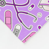 ナース愛プリントの紫色の背景 フリースブランケット (角)