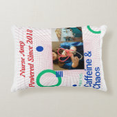 ナース燃料装飾用クッション – カフェイン&カオスおもしろい アクセントクッション (正面)