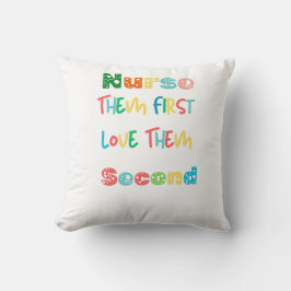 ナース装飾用クッション- "ナースまず、彼らを愛する クッション