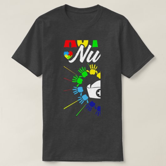 ナース誇りを持った自閉症啓発男性女性が愛を受け入れる Tシャツ (デザイン正面)