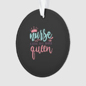 ナース贈与 |ナースクイーンのすぐ上のタイトル オーナメント (正面)