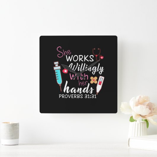 ナース贈与 |彼女は喜んで機器ナースを働く スクエア壁時計 (ホーム)