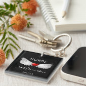 ナース赤いハートエンジェルウィングスパーソナライズされたズ名 キーホルダー (正面右)