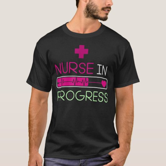 ナース進行中の看護学校学生未来ニュー Tシャツ (正面)