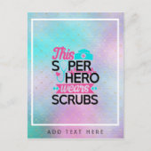 ナース – このスーパーヒーローはスクラブを着用 – 名前を追加 ポストカード (正面)