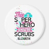 ナース – このスーパーヒーローはスクラブを着用 – 名前を追加 マグネット (正面)