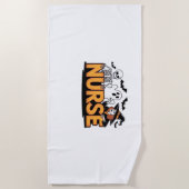 ナース – ハロウィーン – 幽霊、魔女、およびskeleto ビーチタオル (正面)