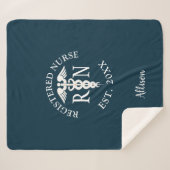 ナースRNメディカルカドゥセスブルー卒業モノグラム シェルパブランケット (正面(横))