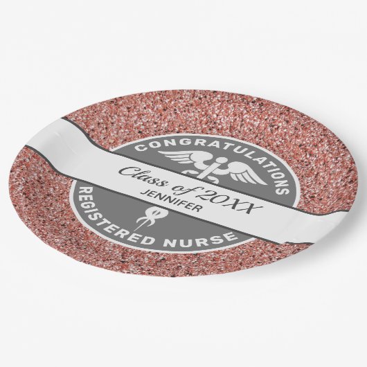 ナースRN卒業バラ金ゴールドパーソナライズされたグリッター ペーパープレート (アングル)