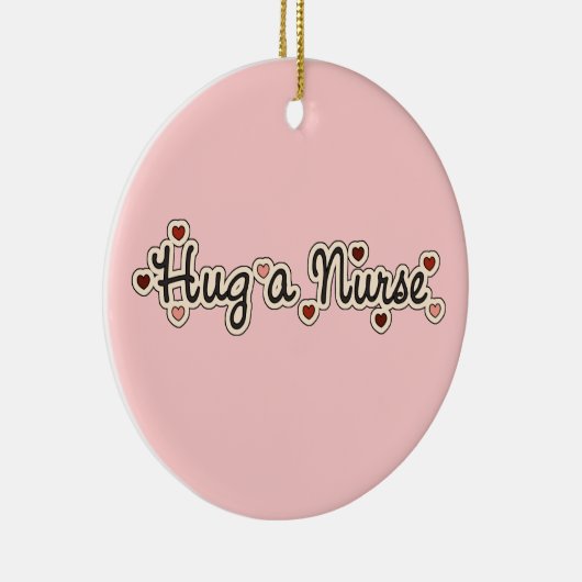 ナースTシャツとギフトを抱き締める セラミックオーナメント (右)