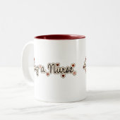 ナースTシャツとギフトを抱き締める ツートーンマグカップ (正面左)