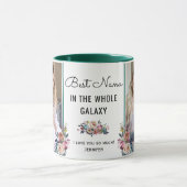 ナ最高のナが銀河系のおばあちゃんに写真を贈る マグカップ (中央)