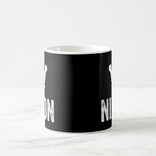 ニクソンと呼ばれる王の冠の名前 コーヒーマグカップ (中央)