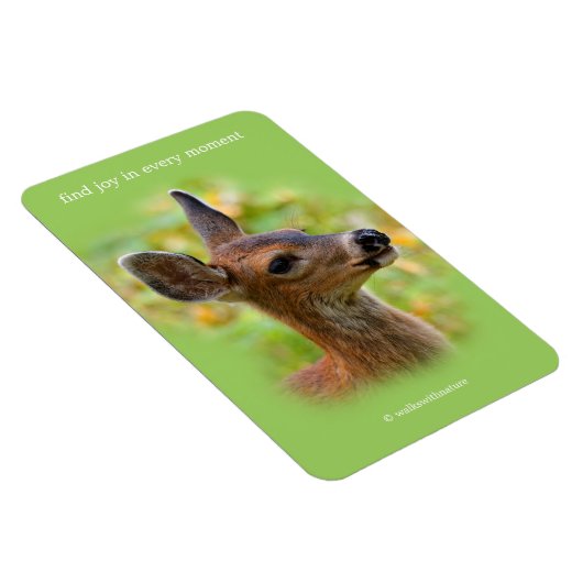 ニグレポートレートの笑顔の鹿の子鹿 マグネット (右側)