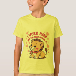 ニコニコ獅子 – かわいい幸せベビー獅子Tシャツ Tシャツ