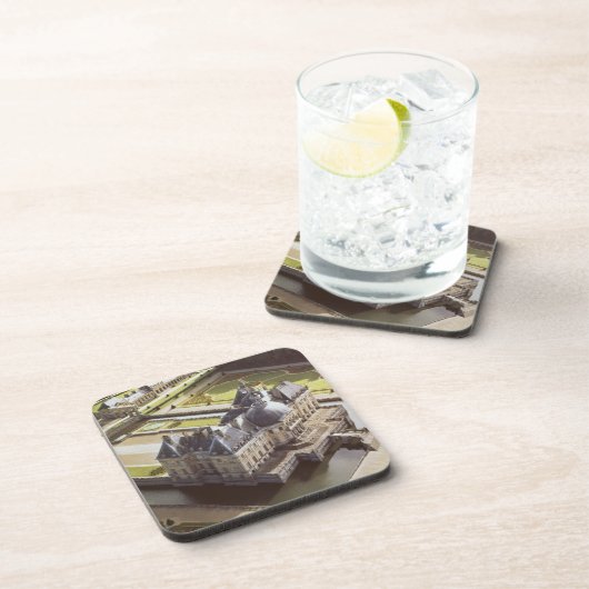 ニコラスのために設計されている館の空中写真 コースター (右側)