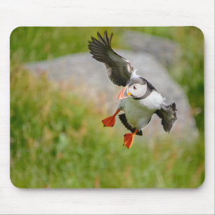 ニシツノメドリの鳥の飛んでいるなmousepad マウスパッド