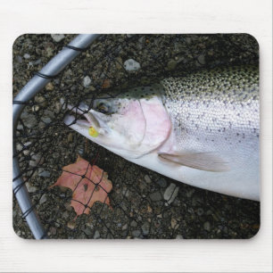 ニジマスのニジマスのはえの魚釣り マウスパッド