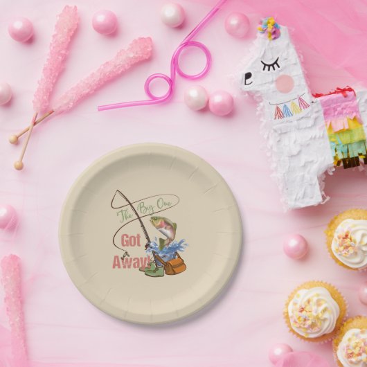 ニジマスの魚釣り-大きい1得られた遠くにの ペーパープレート (パーティー)