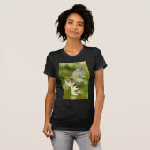 ニセネギボウズギクの上の緑の蛾の服とギフト Tシャツ (正面フル)