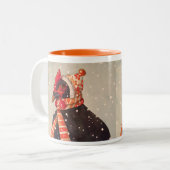 ニットの帽子の休日のマグを持つ居心地のよい鶏 ツートーンマグカップ (正面左)