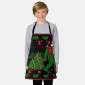 ニットの背景にビッグフット エプロン (着用した状態)