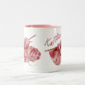 「ニット」ピンクと白の手のニット写真 ツートーンマグカップ (中央)