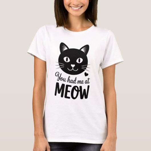ニャンで恋に落ちたわ - おもしろい女性用 Tシャツ (正面)