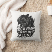 ニャーと離れは私の猫のおもしろい引用文 クッション (ブランケット)