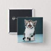 ニャーと鳴いている子ネコ 缶バッジ (正面&裏面)