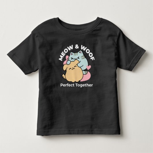 ニャーニャーと鳴き合う絶品 – かわいい猫と犬 トドラーTシャツ (正面)